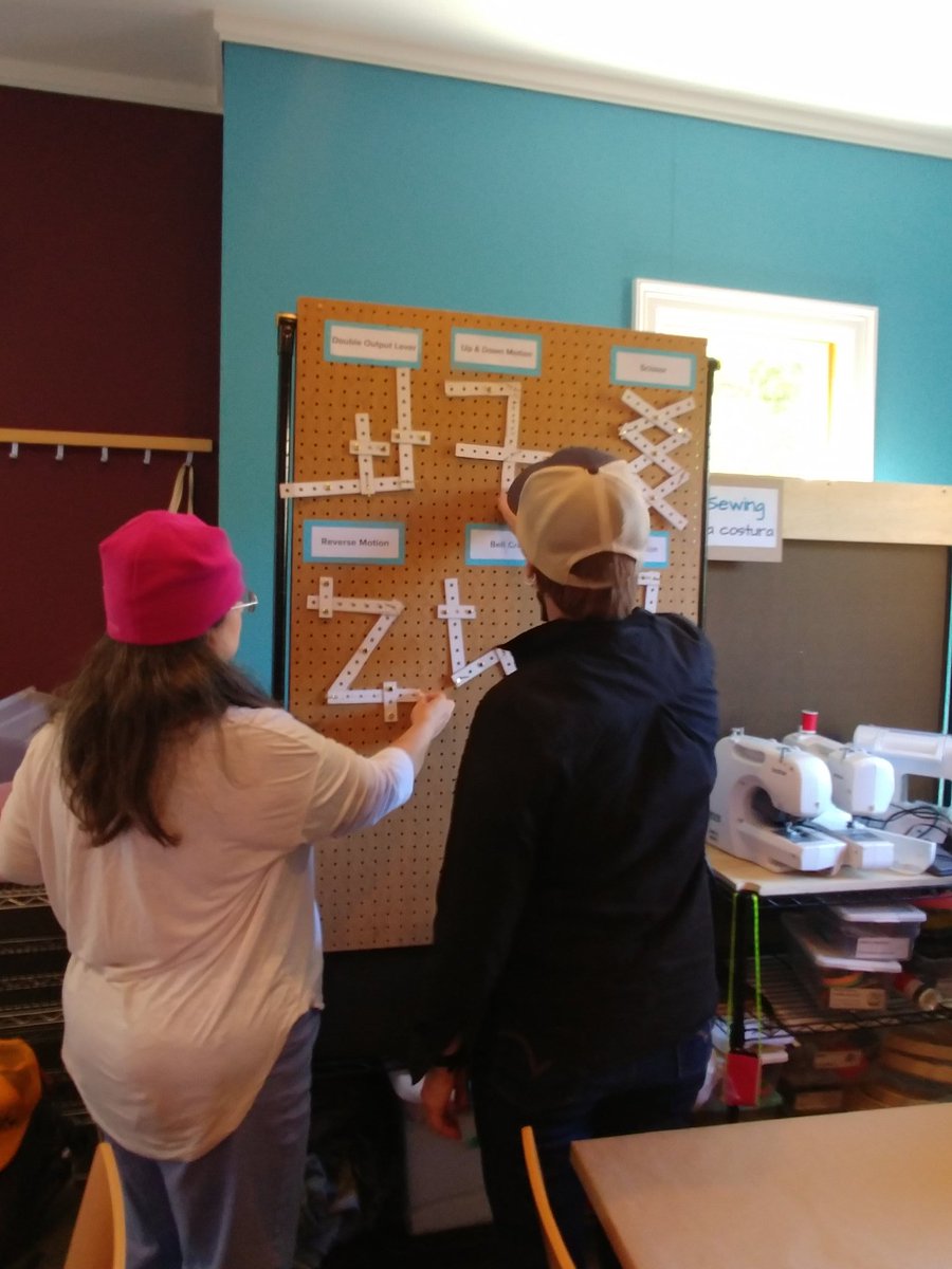 doramedrano777's tweet photo. Day 3 #MakerEdInstitute! So excited I got to facilitate my 1st PD session as a Lead Maker Trainer @MakerEdOrg - thanks to @aVndrwrff for the opportunity to talk about my fave thing: #mathed + #making! We used linkages + ratios for our ~Application Project~ approach to #makered. https://t.co/0rKVctK8Si
