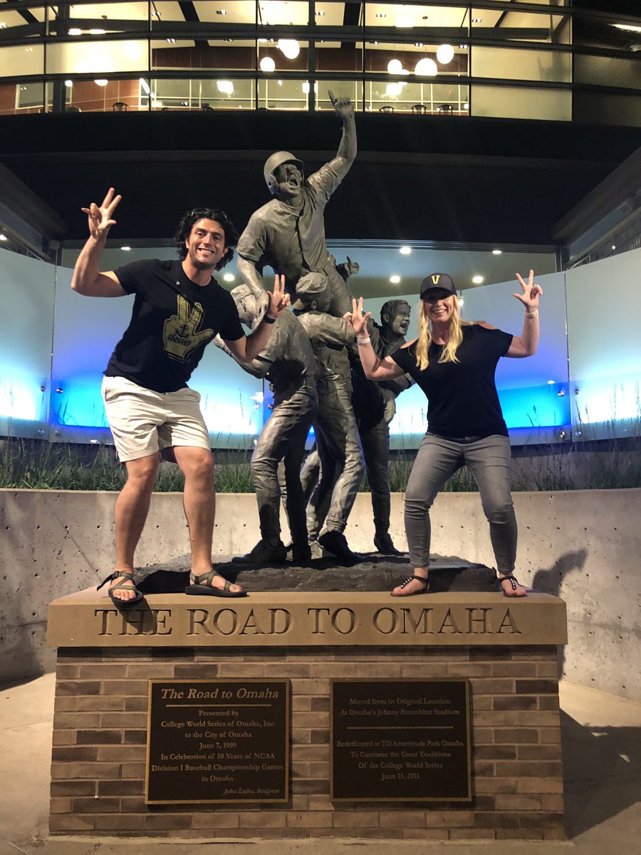 jakirby89's tweet photo. After the hotel celebration with the team, we were walking back to our hotel and @lalsentzer decides we should stop for a quick pick with Brian O’Connor. The #RallyHawk made an appearance, and I was slightly afraid we were going to be arrested for standing on the statue. #YOLO https://t.co/xtlxjmWxoL