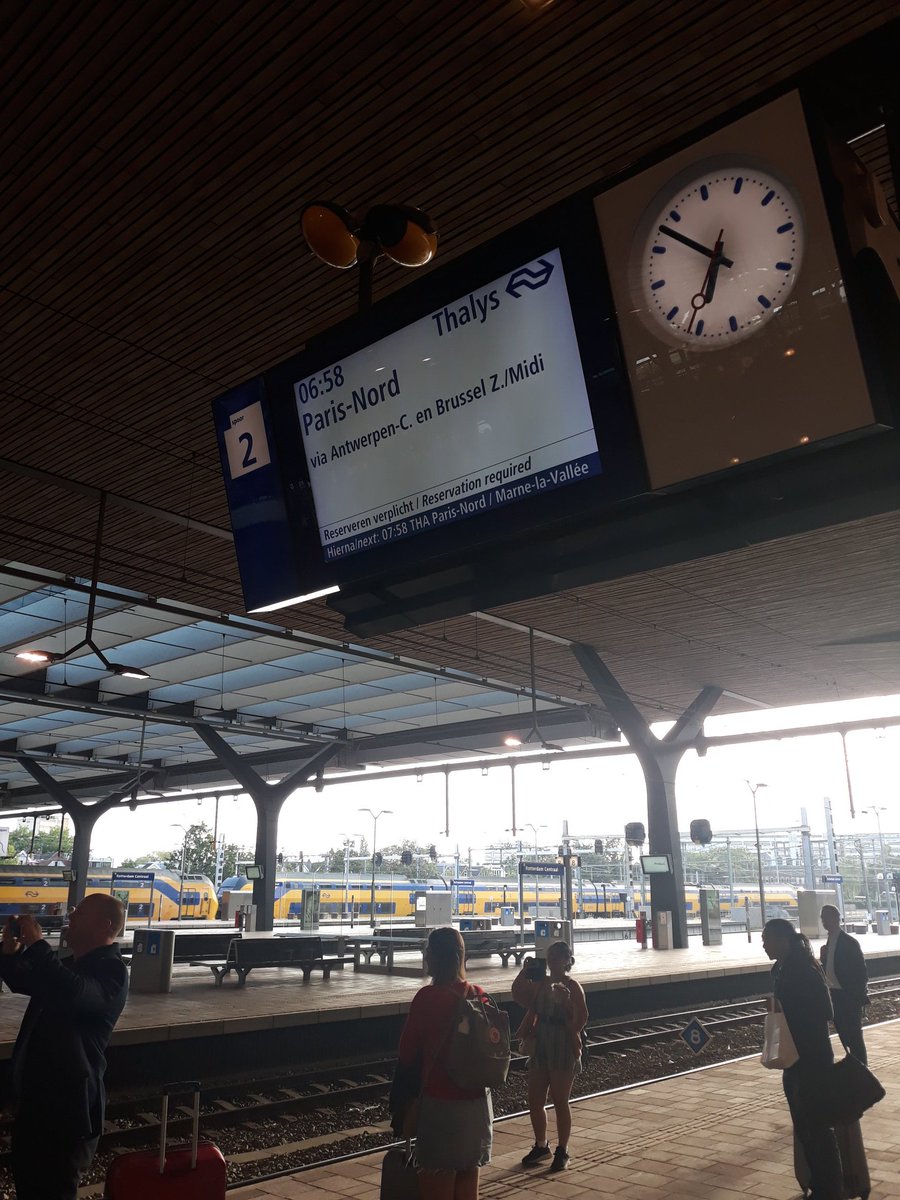 VIBMetaboCoreLV's tweet photo. On our way to Pasteur institute in Paris, talking about our latest technologies and results #busyschedule #PGM1 #Paris @vib_mec_core https://t.co/2waXBN4iRS