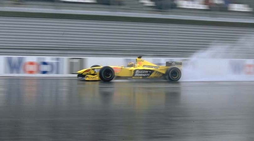 allaboutmayetml's tweet photo. Can it really be 20 years since Heinz-Harald Frentzen won the #FrenchGP for Jordan? It can &amp; it is: #OnThisDay in '99 EJ's tiny team gambled on a 1-stop strategy to humble then-mighty McLaren &amp; Ferrari to win in dry-then-wet conditions at Magny-Cours. #Buzzin #Hornets https://t.co/xoo14vxYF2