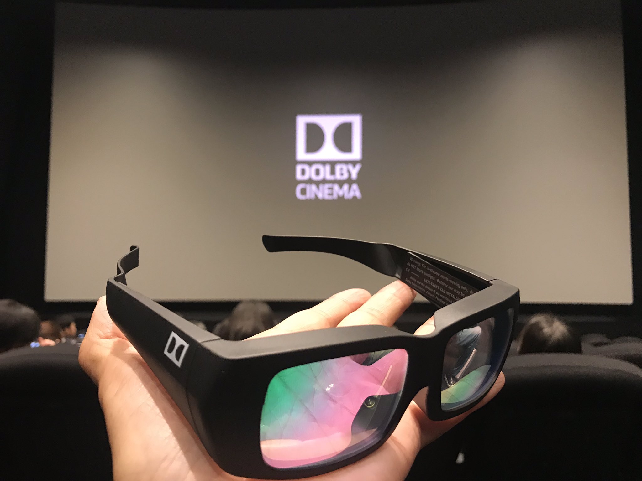 Twitter 上的 Papiko 梅田も博多とさいたまと同じタイプのドルビー3dメガネです 今回初めてメガネonメガネ で鑑賞しましたが 内乱射がかなり出ますね やはりドルビーシネマ3dはコンタクト装着をオススメします 映像の滲みやブレは全くありませんでした 梅田ブルク