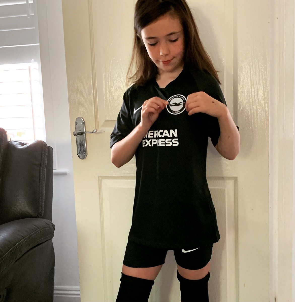HewsonrayS's tweet photo. Very proud of her new top she sold her scooter old clothes & did jobs for anyone and everyone to buy it !! @Nike @OfficialBHAFC #favoriteclub #favouritebrand #favoritecolour #luckygirl #notjustforboys #girlsplayto https://t.co/dYLAKuVylD