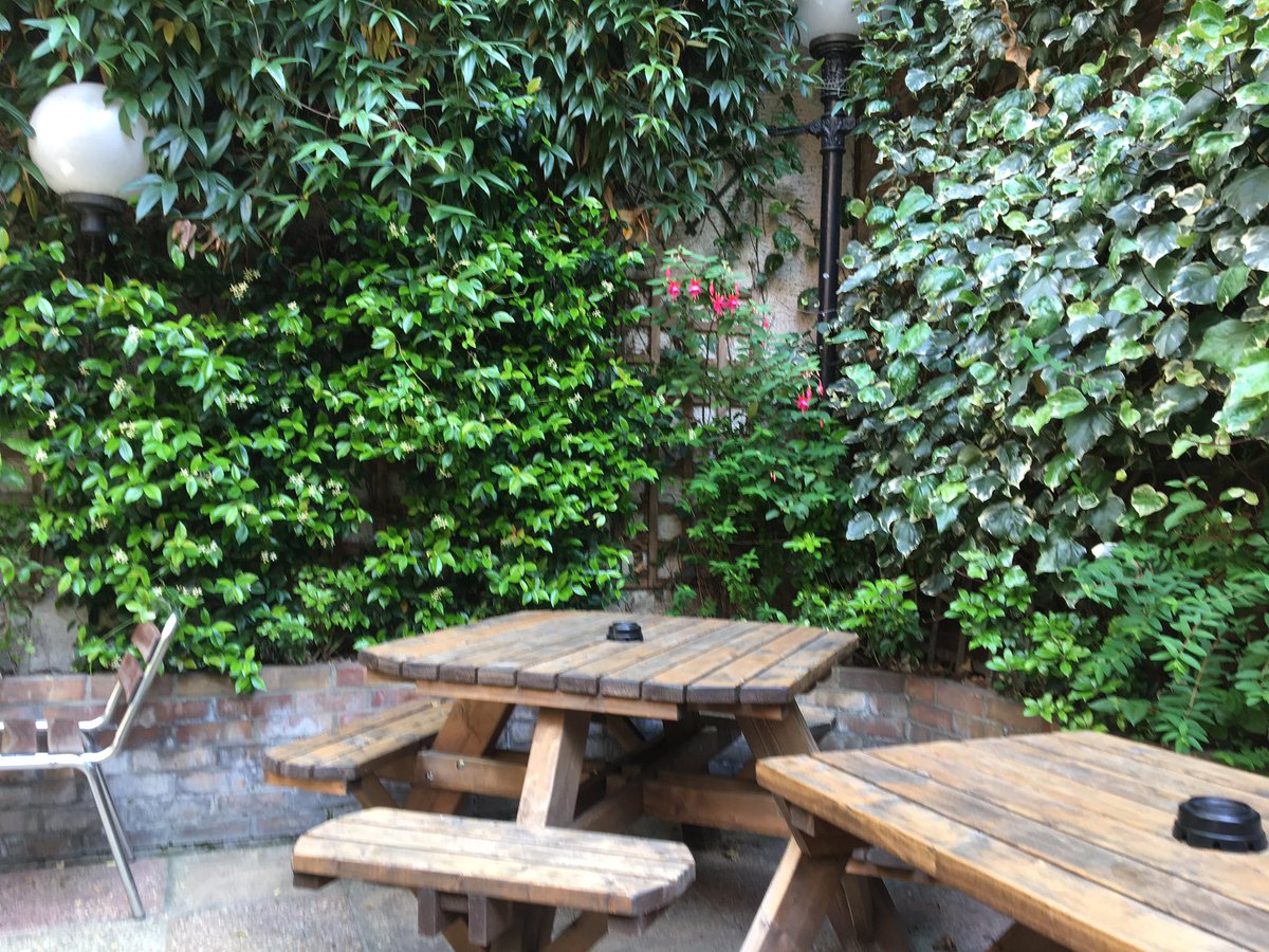 PeteLeRiche's tweet photo. What a beauty of a pub! Presenting the Princess of Prussia, near Tower Gateway in the #cityoflondon.
This two room #londonpub is beautifully kept, and there’s a #beergarden too. #oldschool #oldmanpub #drinking #realale #shepherdneame #london #drinks #food #dinner #beer https://t.co/lKG4k9LZYO