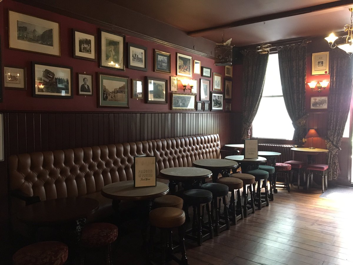 PeteLeRiche's tweet photo. What a beauty of a pub! Presenting the Princess of Prussia, near Tower Gateway in the #cityoflondon.
This two room #londonpub is beautifully kept, and there’s a #beergarden too. #oldschool #oldmanpub #drinking #realale #shepherdneame #london #drinks #food #dinner #beer https://t.co/lKG4k9LZYO