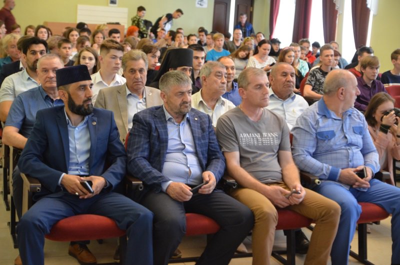 idn37's tweet photo. Форум «Опасность, которая рядом» состоялся по инициативе регионального Департамента внутренней политики на базе #ИДН. В нем приняли участие представители правоохранительных органов, Общественной палаты, национальных и религиозных объединений, студенты https://t.co/ZgbLJpj5YD https://t.co/35BdFOJc7a