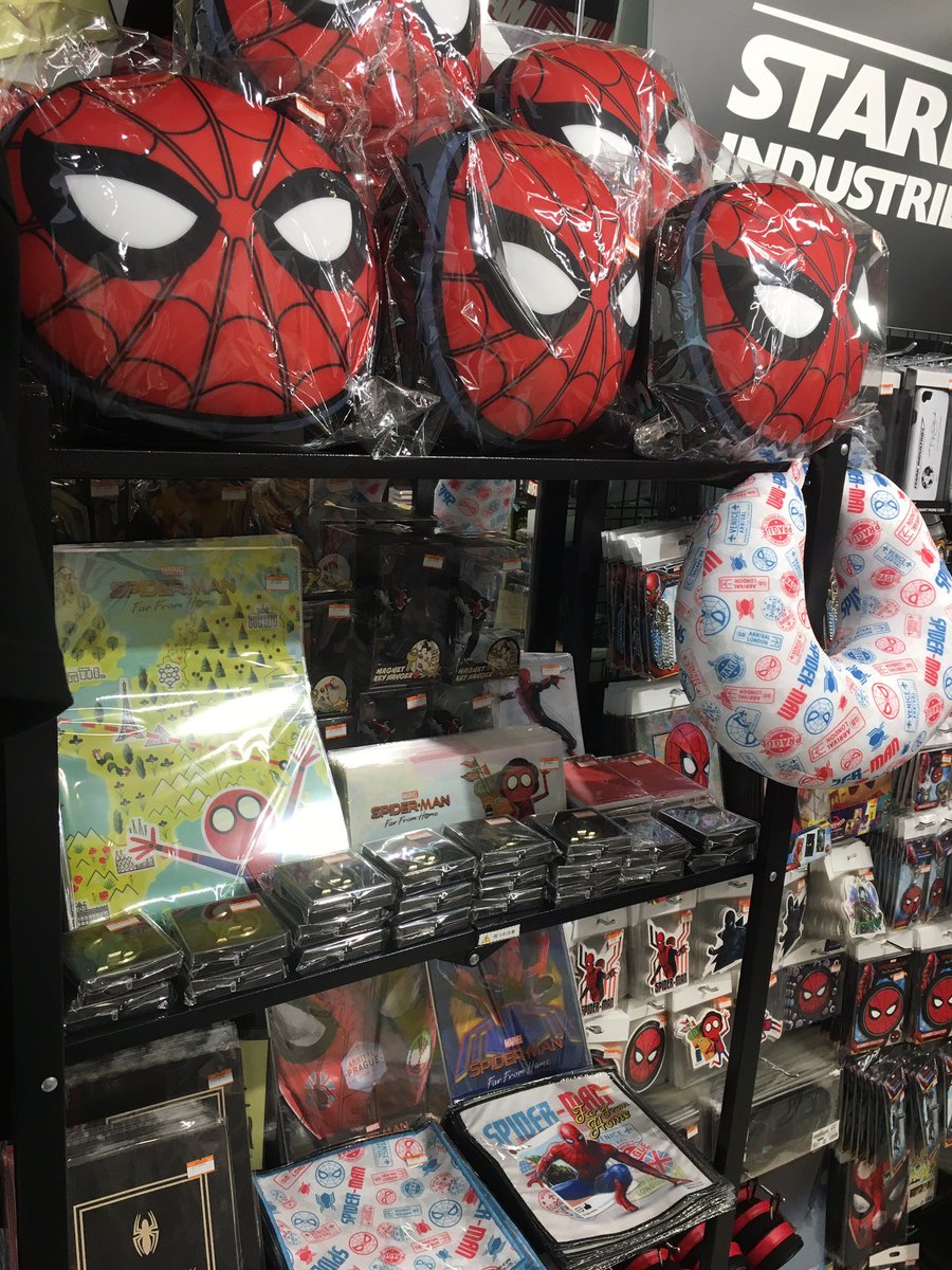 ヴィレッジヴァンガード下北沢 Twitterissa 僕の財布がラゾーナ川崎のヴィレヴァンマーベルポップアップショップに支配される 明日から公開のスパイダーマン新作グッズもたくさん販売しております もう販売してます 明日はラゾーナ川崎で新作見た足でぜひ
