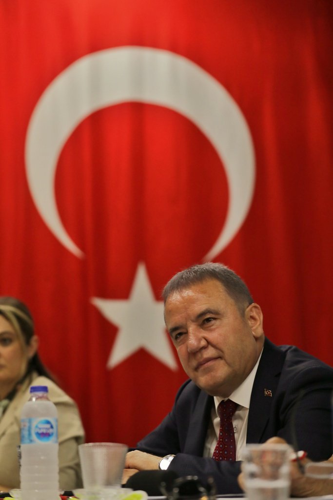 wwwhabersericom (@serihaber07) on Twitter photo Başkan Böcek Kemer’de Sorunları Yerinde Tespit Etti
haberseri.com/baskan-bocek-k… <a href="/necatitopalolu1/">Necati Topaloğlu</a> <a href="/kemerbelediye/">Kemer Belediyesi</a> <a href="/BocekMuhittin/">Muhittin Böcek</a> <a href="/ANTALYABB/">ANTALYA BÜYÜKŞEHİR</a> Başkan Böcek Kemer’de Sorunları Yerinde Tespit Etti
haberseri.com/baskan-bocek-k… <a href="/necatitopalolu1/">Necati Topaloğlu</a> <a href="/kemerbelediye/">Kemer Belediyesi</a> <a href="/BocekMuhittin/">Muhittin Böcek</a> <a href="/ANTALYABB/">ANTALYA BÜYÜKŞEHİR</a>