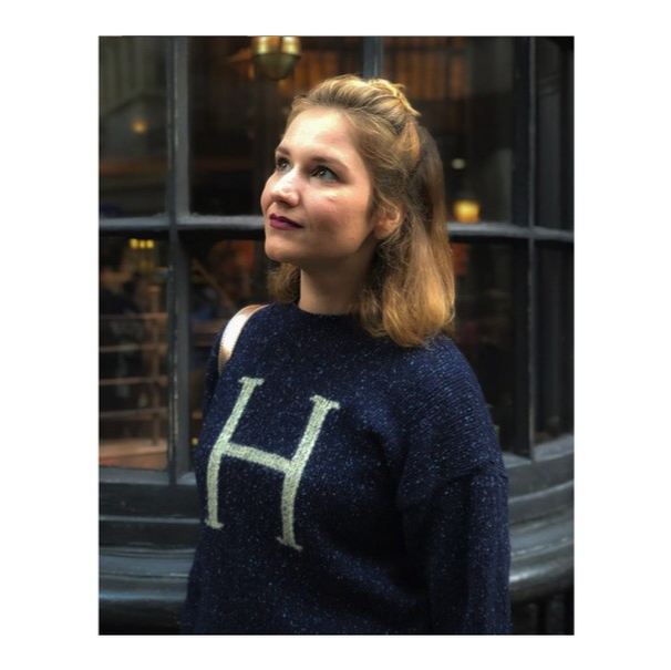 lochavenint's tweet photo. 🧙‍♂️⚡ Throwback Thursday ⚡🧙‍♂️

Think we can all agree @hobbitparty looks simply stunning in this pic 🤩

Get your very own Harry or Ron Weasley sweater at:

https://t.co/2jpU8Vn3JM

 Which one will you choose, Team Harry or Team Ron? 

#MrsWeasley #TeamHarry ~TeamRon #lochaven https://t.co/XcEBK0Sb9s