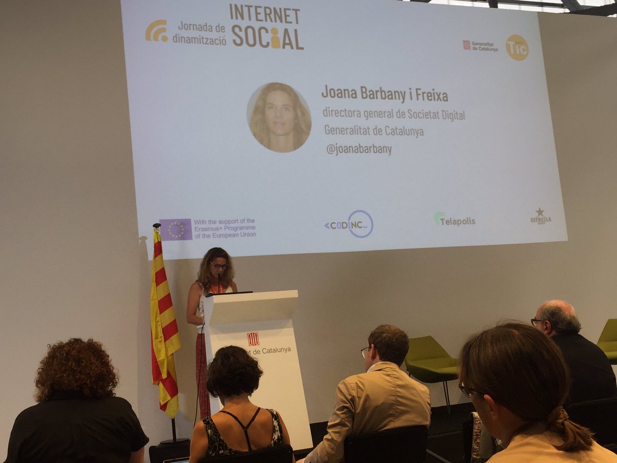 Saradiazroig's tweet photo. Inauguracio #JdIS per @joanabarbany fent repas dels projectes i iniciatives per fer una Societat Digital #DonaTIC #Steam #capacitaciodigital #alfabetitzaciodigital col.laborant amb @barcelonactiva https://t.co/oYlA9lGK1k