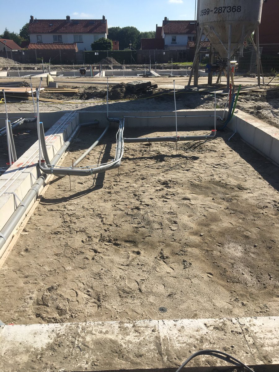 ArianKleijn's tweet photo. De bouw van 20won Wee Weneestraat voor @MaasdeltaGroep in @gemeenteHsluis loopt als een trein! Strakke organisatie door @Gavin van Londen! @WaalBouw #maakiQ #SCT https://t.co/iJb8aMO8LO