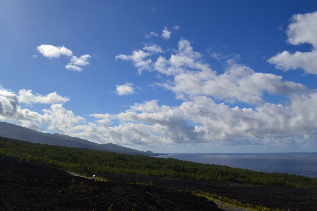 EONEF_aerostat's tweet image. C’est une première chez EONEF, un ballon est parti en mission à l’ile de La Réunion 🇷🇪 ! Quoi de mieux qu’un projet de préservation de la biodiversité pour le ballon EONEF ?
La prise de hauteur 🎈 permet de s’affranchir des contraintes de relief 🌋 et de la distance 🗺.