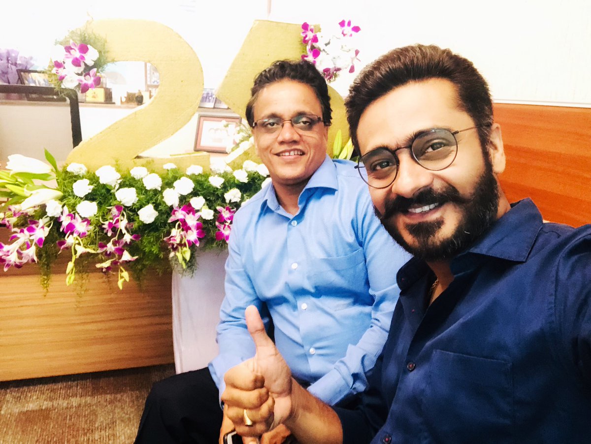imamitsharmaa's tweet photo. Celebrating Rajneesh’s 25 Years @Infosys Congratulations Rajneesh!!!💐☺️ @MalviyaRajneesh @pratiklembhe @shradd_haa #infy #InfyDiaries #PuneInfy #PuneDC #25yearsinfy https://t.co/t4bWneEjW6