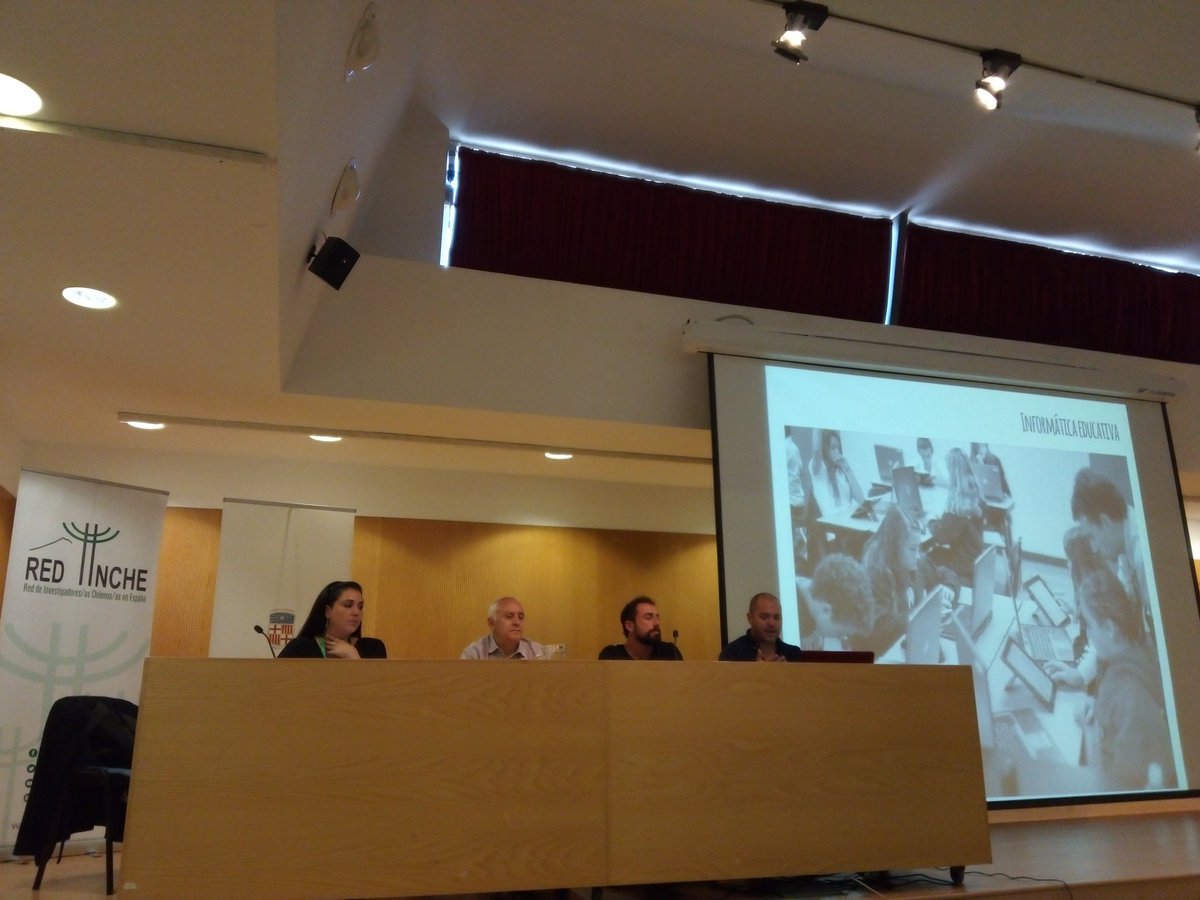 Pablo Rivera analiza y reflexiona sobre la sostenibilidad de las políticas públicas de dispositivos tecnológicos en aula. En mesa redonda:Problemas, tensiones y propuestas emergentes para #educación formal <a href="/RedINCHE/">Red de Investigadoras/es Chilenas/os</a> <a href="/pabloriverabcn/">Pablo Rivera</a> @EsbrinaRecerca #IIJEL #VencuentroYIIJel