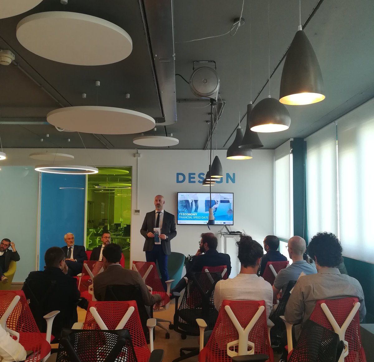 MuzzilloRosalba's tweet photo. I saluti di @PArgoneto, live dal T3 Economy Financial Speed date!
@Invitalia @T3_Basilicata 
#T3Innovation https://t.co/dYRXaMyWfQ