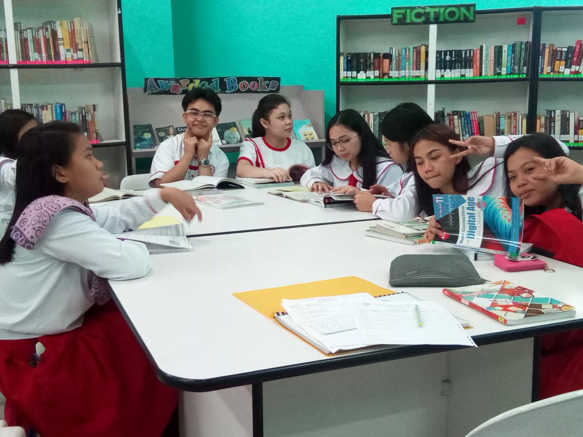 Itsmephammy's tweet photo. ang sisipagggg. 💕
#ShjcsSHS
#ABM #HUMMS #ICT https://t.co/0nvDomfgsw
