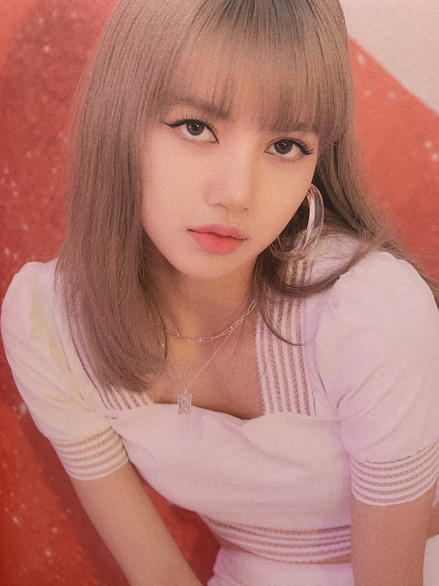 lisaさまページ BLACKPINK'in sınırlı sayıda üretilen fotokitabından #LISA cr
