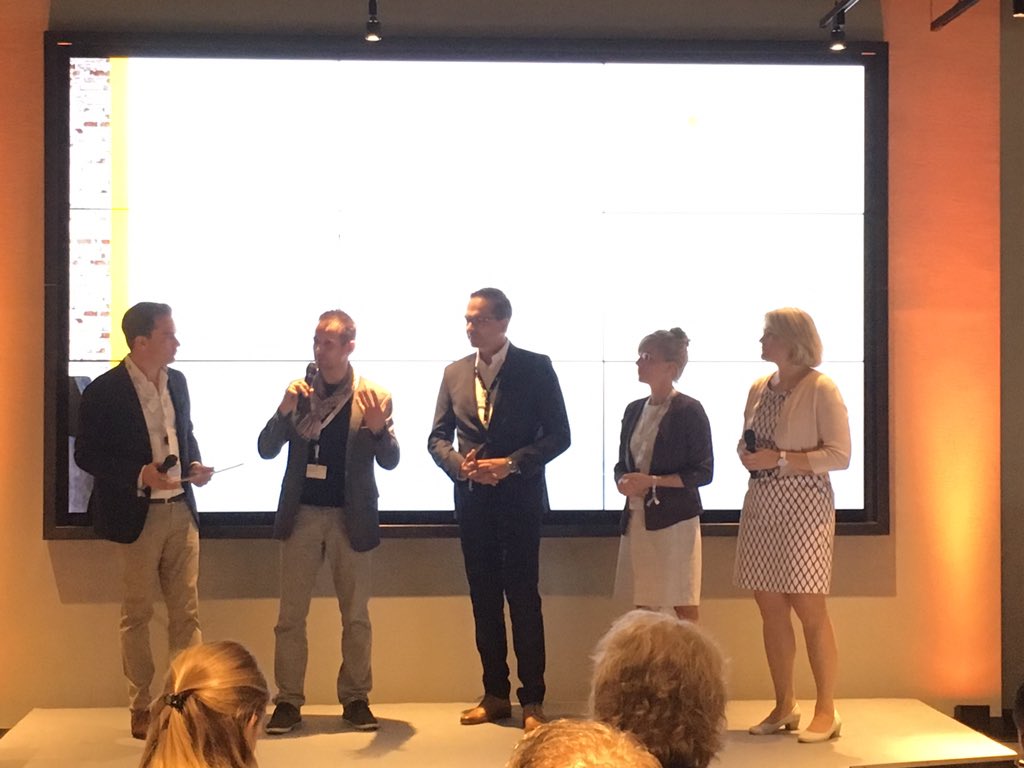 thing_it_tech's tweet photo. Feiner Einstieg in den #TDImmo19 mit einem Panel zu #Innovation: @sap @allianz_real @susanne_huegel von @cbregermany und @phi360 diskutieren darüber, was die Branche zu Innovationen treibt. https://t.co/yoMFqFL9rv