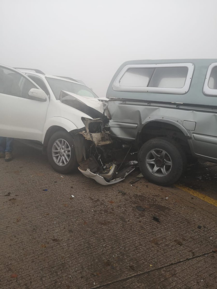 mwelimasilela's tweet photo. WARNING - GRAPHIC PICTURES: N12 between Delmas &amp; Emalahleni closed after a multiple vehicle crash that claimed three lives. 17 vehicles were involved &amp; they include 10 sedans, two articulated trucks, four light delivery vehicles and one minibus. #Newzroom405 #NewzroomAfrika https://t.co/QY5tJMVu8S
