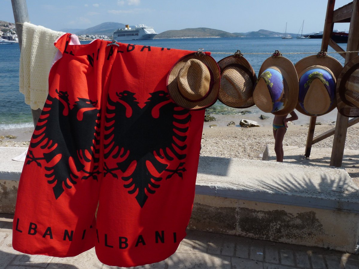 furettosa's tweet photo. #eScoprireChe l'Albania è economica, ha un mare bellissimo, è accogliente e si mangia bene. #SinteticaMente...è una figata! 
#27giugno https://t.co/r1ogU15oi1