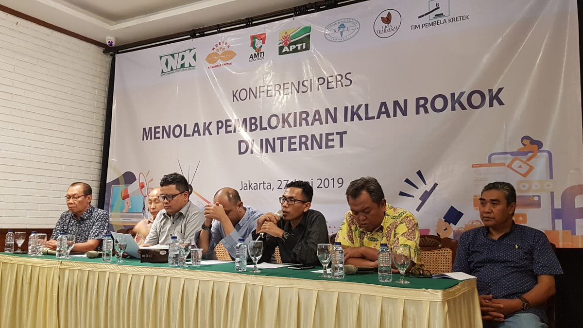 abd_karem26's tweet photo. ikut diskusi ini menarik gaes, tentang penolakan iklan rokok di internet, ternyata banyak hal yang membuktikan bahwa #RokokProdukLegal https://t.co/7WRJxTqzoS