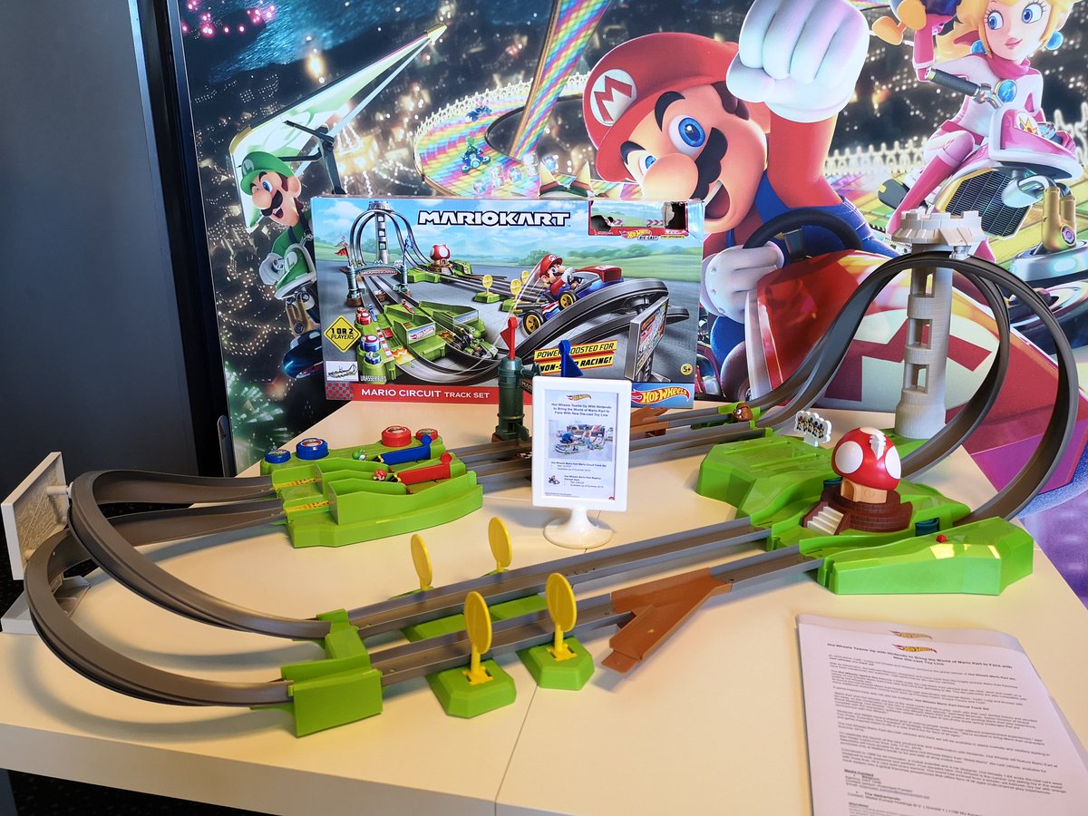 ModernMythsNL's tweet photo. #ModernMythsNL is op het #Nintendo Post #E3 Event om games als #LuigisMansion3, #Pokemon Sword and Shield en #TheLegendOfZelda #LinksAwakening te spelen. After party!!

@NintendoNL #NintendoNL #NintendoSwitch #HotWheels @Pokemon https://t.co/TUUpdqybEm