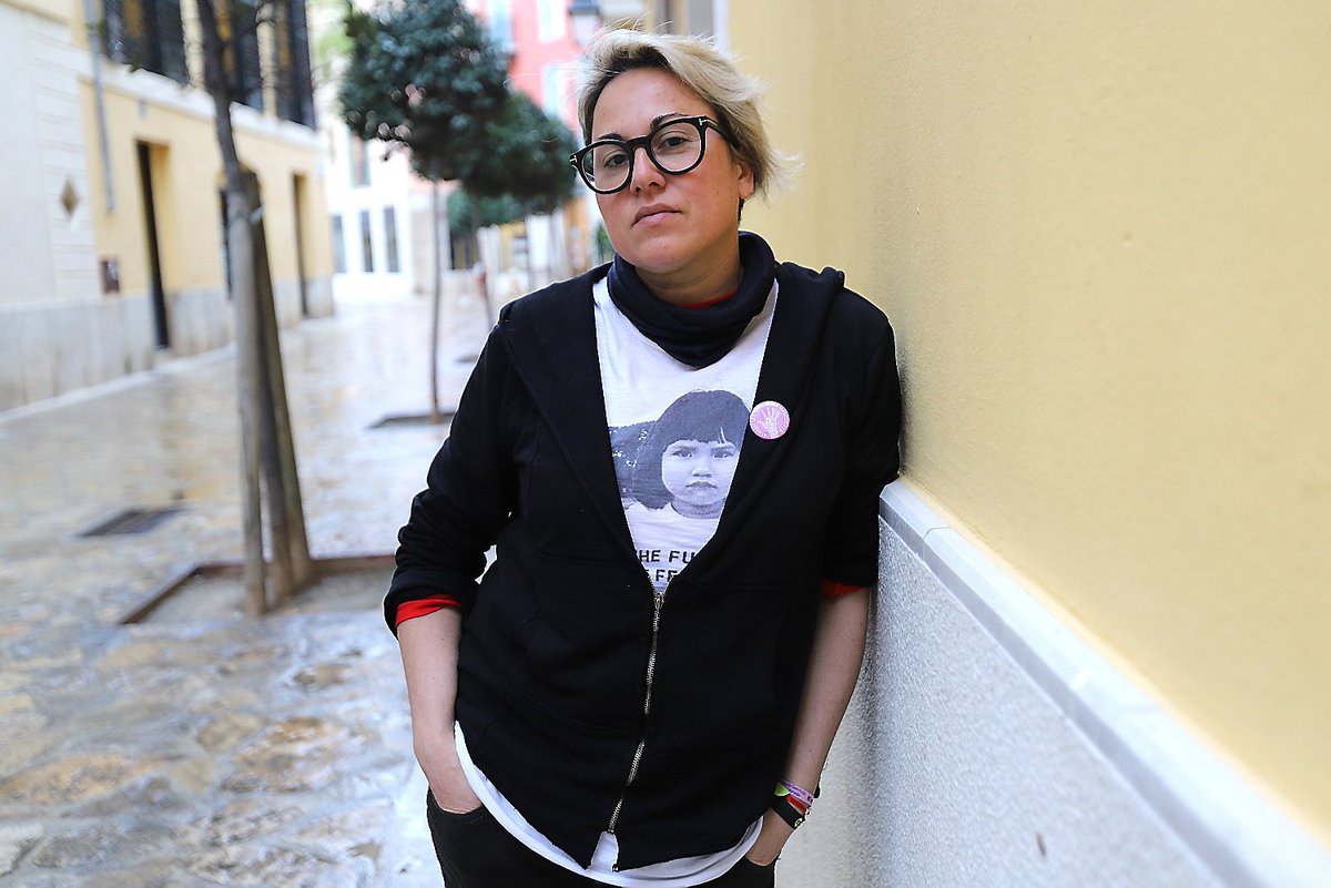 Chicas's tweet image. Qué ganas tenemos de hablar @SoniaVivasRive3, policía, lesbiana, de izquierdas, feminista y muchas cosas más. A las 11:30 charlamos con ella y también os contaremos cosas sobre la maternidad tóxica. ¡Nos escuchamos en @HoyPorHoy con @celiamontalban!