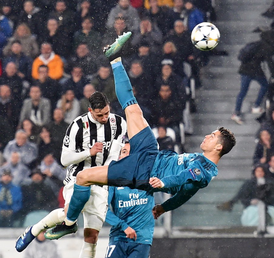 Cristiano Ronaldo em uma bicicleta extraordinária contra a Juventus.  Champions 2017/18.