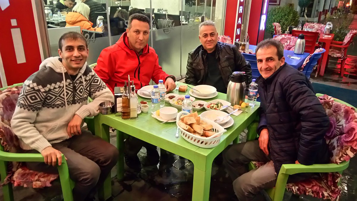 alper_tosun61's tweet photo. Çalışmaktan çok mutlu olduğum değerli Tabur Komutanımız İkmal Yarbay Şenol Bal ile vedalaştık. Kıymetli mesai arkadaşlarımlarımdan ayrılmak insanı hüzünlendiriyor. #Subay #askerlikbitti #Evedönüş #Teğmen #Yarbay #İkmal #657DMK #KBÇ #veda #Ayrılık #Kıştankalan #KıdemliBaşçavuş https://t.co/IIpDaoOZHP