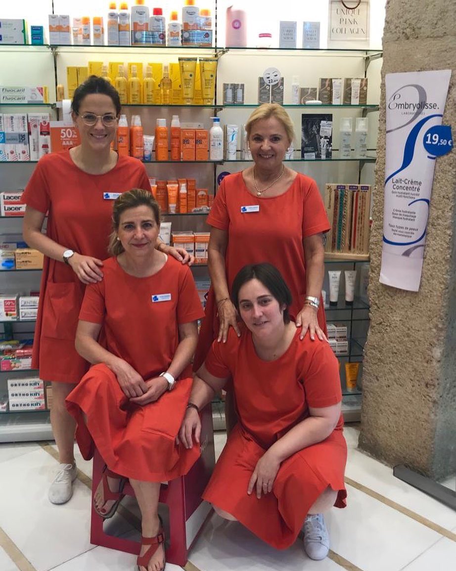 Farma_Arrechea's tweet photo. El verano ha llegado para quedarse y en @farma_arrechea queremos recibirlo de la mejor manera posible, por eso nos hemos puesto nuestras mejores galas y vamos a compartirlo con todos vosotros...¡NUEVO LOOK!👗🎉 ¿Qué os parece?¿Os gusta?  #cambiodeuniforme #verano https://t.co/4I2yutOFY9
