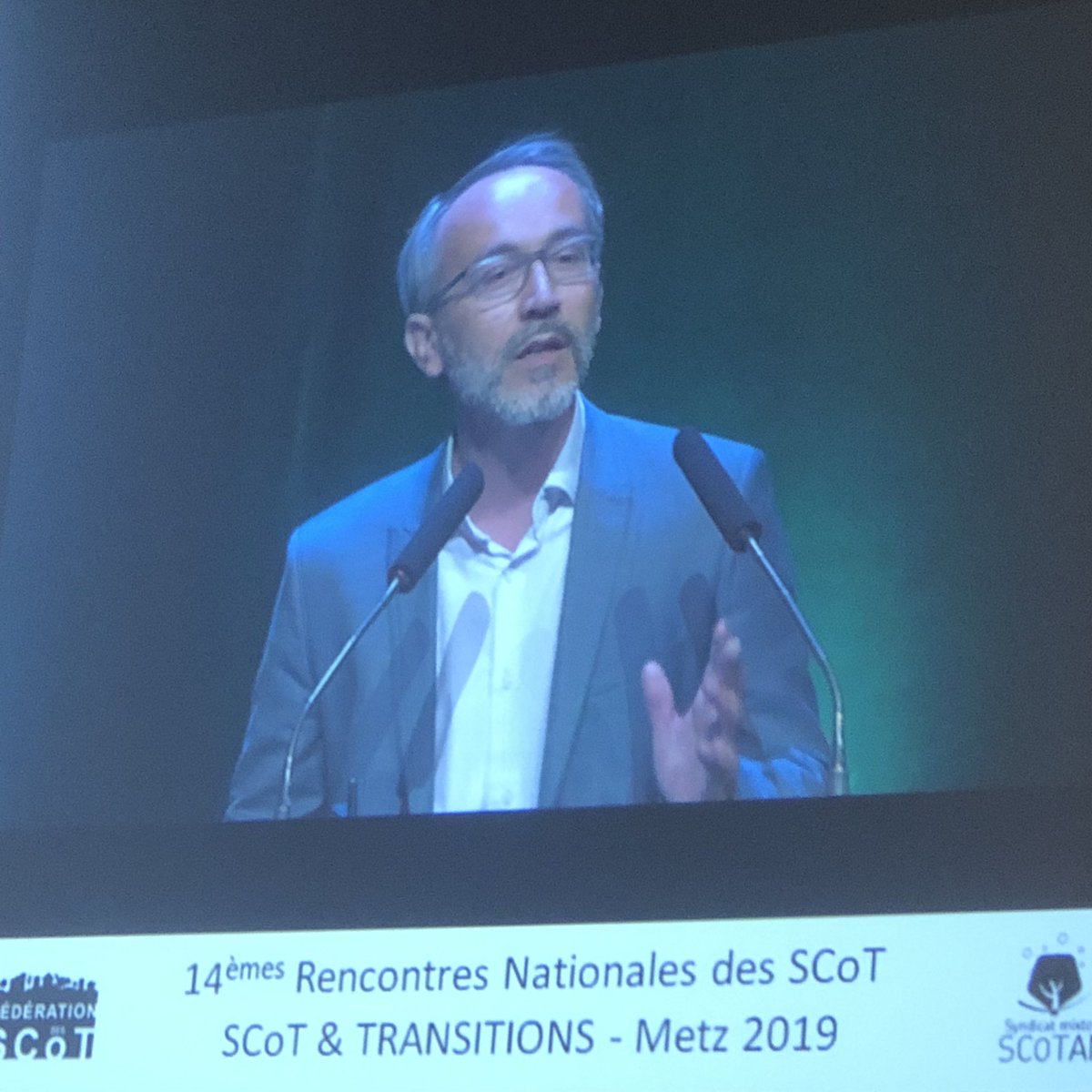 Fnau_urba's tweet photo. Colloque #Fedescot #metz plénière ouverture Cyril Dion @cdion grand témoin et propos introductif @BaratierJ @ATU_37 dir de l’agence de Tours après l’ouverture du président #heinrich https://t.co/eeIDEO9dT2
