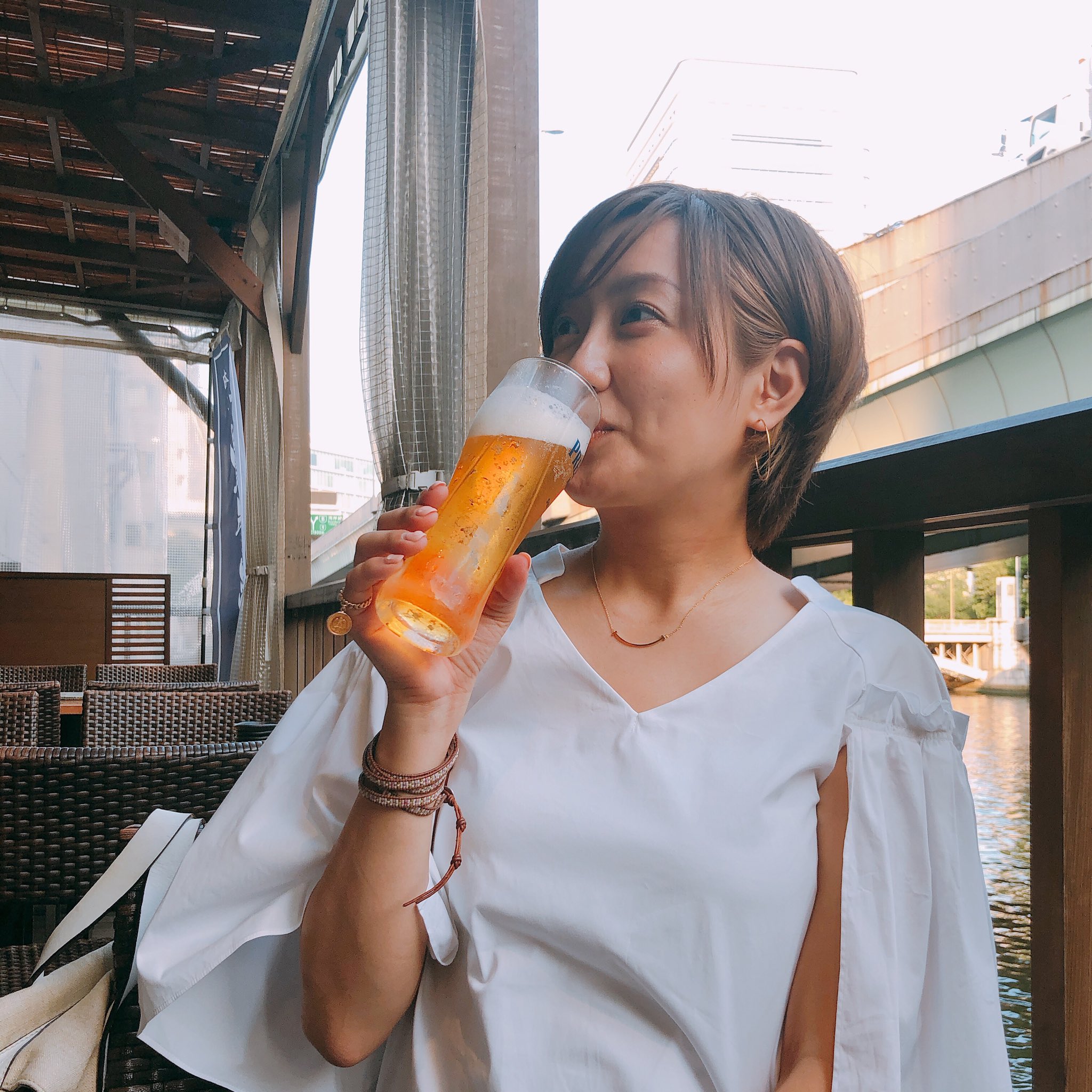 麻生夏子 ビールばっかり飲んでる私のインスタアカウントはこちらです T Co Fdtn0njupc 外の夕暮れ時からのビールが何よりも幸せ 至福のとき ビールって美味しいよ 苦いからって苦手意識持ってる人にも飲んでほしいなあ ビール最高