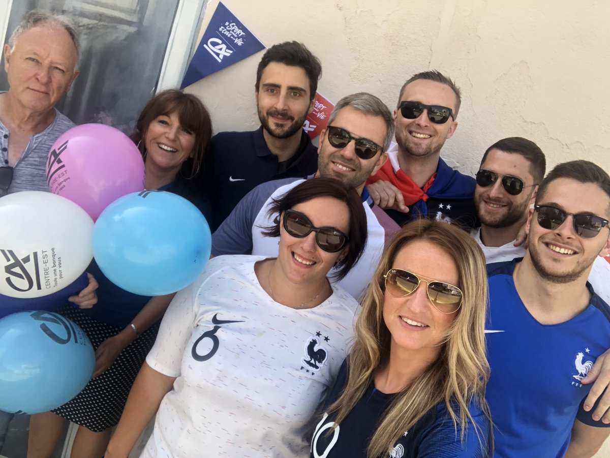 #AllezLesBleues    #CoupeDuMondeFeminine2019                #Annonay.                                              💪⚽️🏆🔵⚪️🔴
