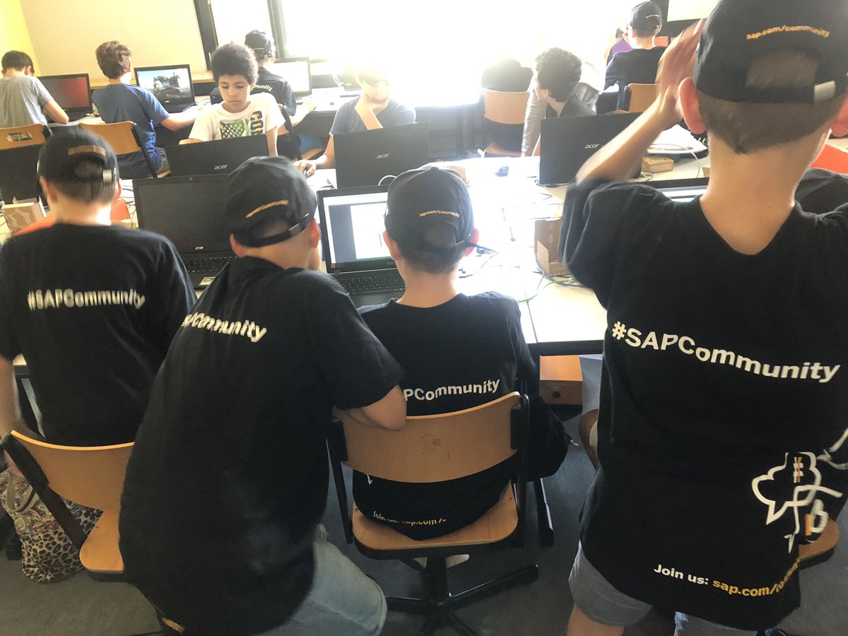 kati_nonhebel's tweet photo. We love our youngest #sapcommunity! What an amazing experience to be part of #sapyoungThinkers the last 3 days at #gymnasiumEdenkoben #edenkoben #snapcloud #calliopeMini https://t.co/uK4C6CaWwp