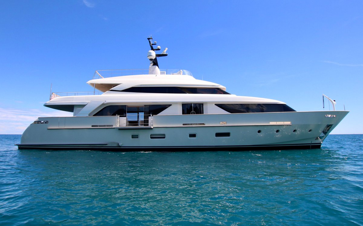 OCyachts's tweet photo. Don't miss 34m Sanlorenzo motor yacht AVENTUS at today's #ECPY open day in Nice. Beautifully finished throughout, AVENTUS features twin fold down balconies and five en suite staterooms including an impressive main deck master suite: https://t.co/ZKqtuLA9nR #yachtsales https://t.co/fZUvujELXX