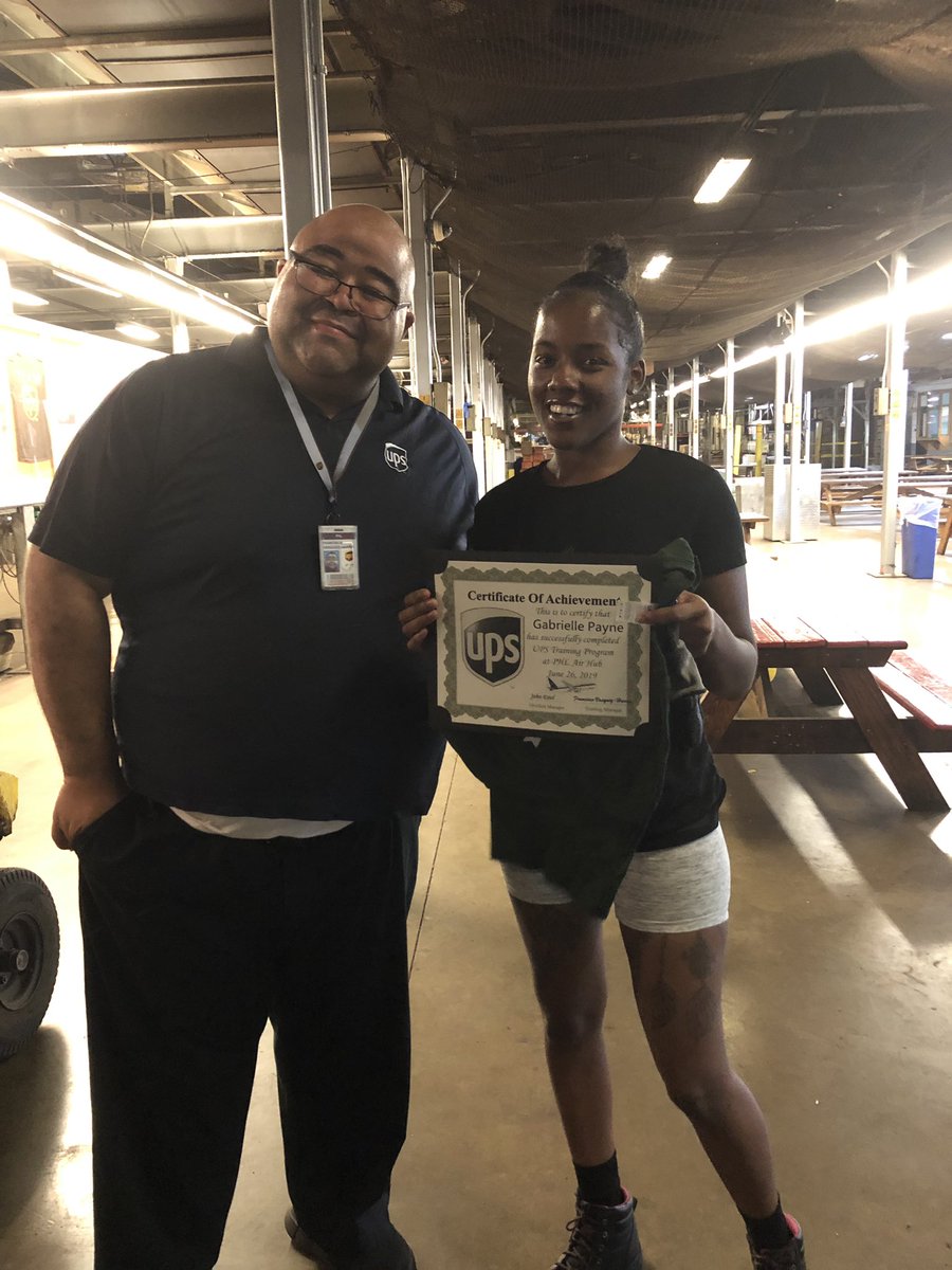 daniUPS88's tweet photo. Congratulations to Gabrielle Payne, Secondary 3, for graduating today! #phlsnaps #keys2mysafety @Franciscovh17 @LaurenCarroll44 @AirPhl https://t.co/a94eu8i66A