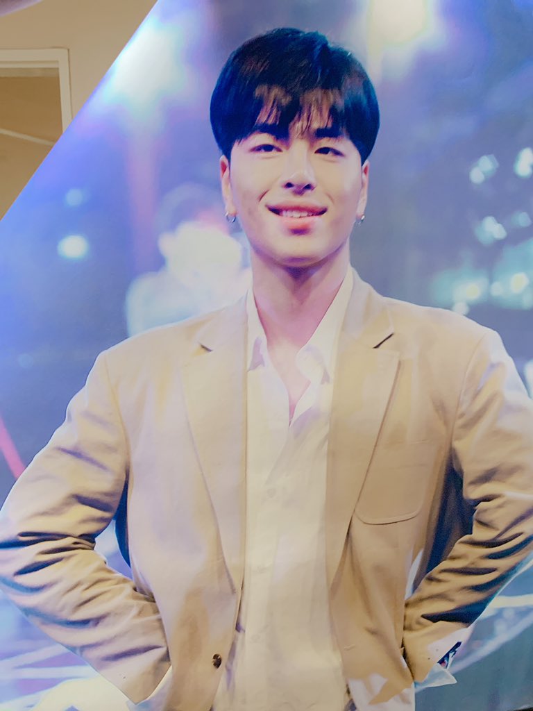 ikonic2ranika's tweet photo. 페이퍼캔버스, 포스터들 ( 니베아 멕시카나 이별길 등) https://t.co/Y3NQNtWPyg