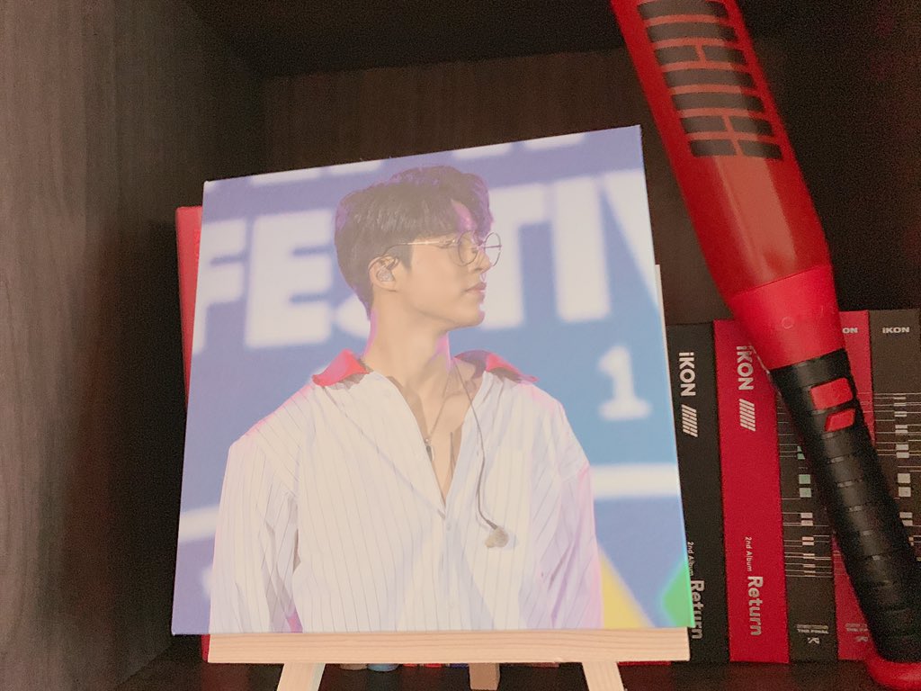 ikonic2ranika's tweet photo. 페이퍼캔버스, 포스터들 ( 니베아 멕시카나 이별길 등) https://t.co/Y3NQNtWPyg