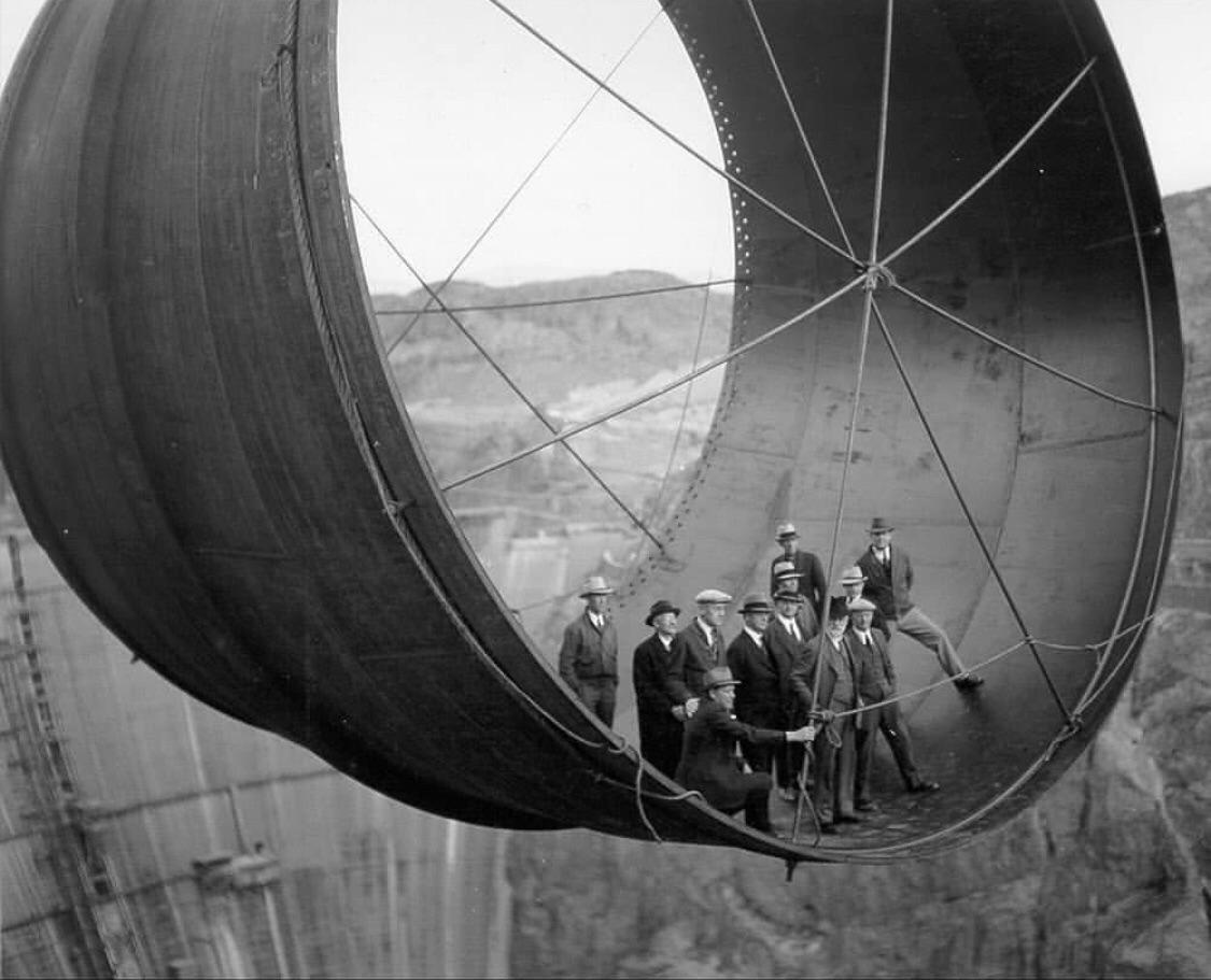 LasVegasLocally's tweet image. #TBT to these dudes building the Boulder Dam in 1935.