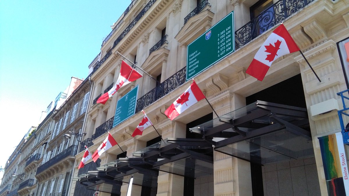 Si loin si proches... Ce soir le 🇨🇦 ne sera jamais aussi près de la 🇫🇷 ! Rendez-vous à #Paris à 18h entre #PlaceBeauvau et #StPhilippeduRoule pour la #FêteduCanada #AmitiéCaFr