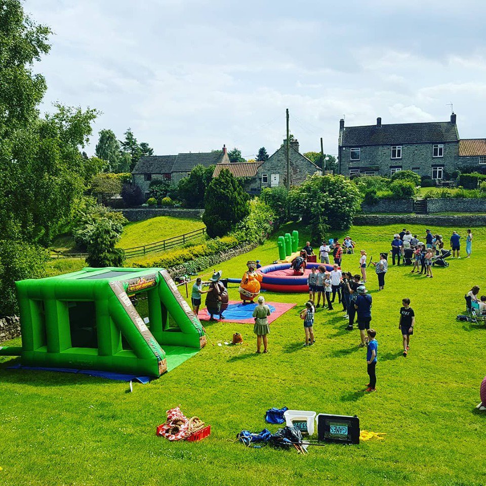 Partytimedurham's tweet photo. If you are a school looking to book some fun inflatables for an end of term reward day then look no further...with so many amazing inflatables and games available we're sure to have everything you need 🎊🎓🌟
Call us on ☎ 01388 417490 or visit https://t.co/QvCxeWqJuF https://t.co/fkxxIWYOx3