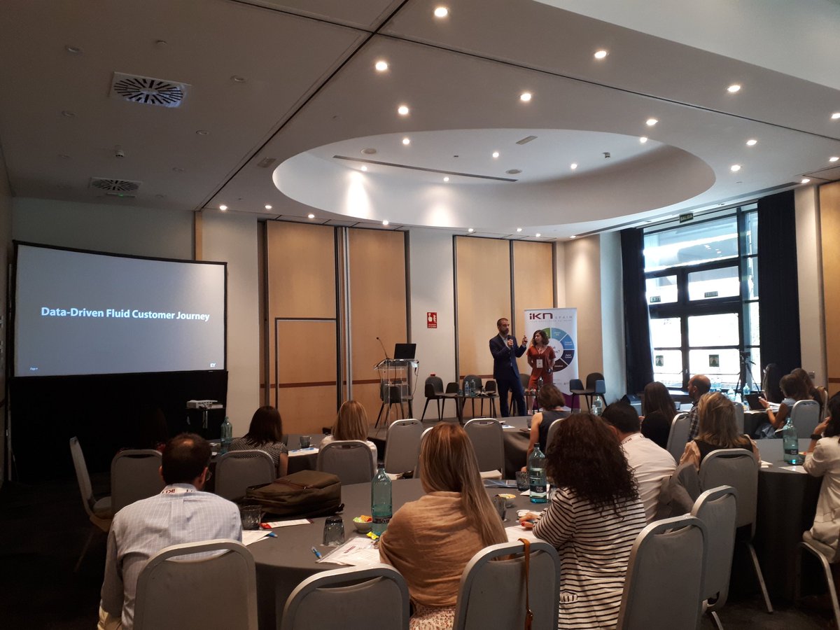 EY_Spain's tweet photo. "En lugar de tener un customer journey fijo debemos tener uno fluido. No se puede "pintar" desde el principio. Va a ir cambiando", @manueldelgado #CXOday @iKN_Spain #CX https://t.co/sU5EWiZuQH