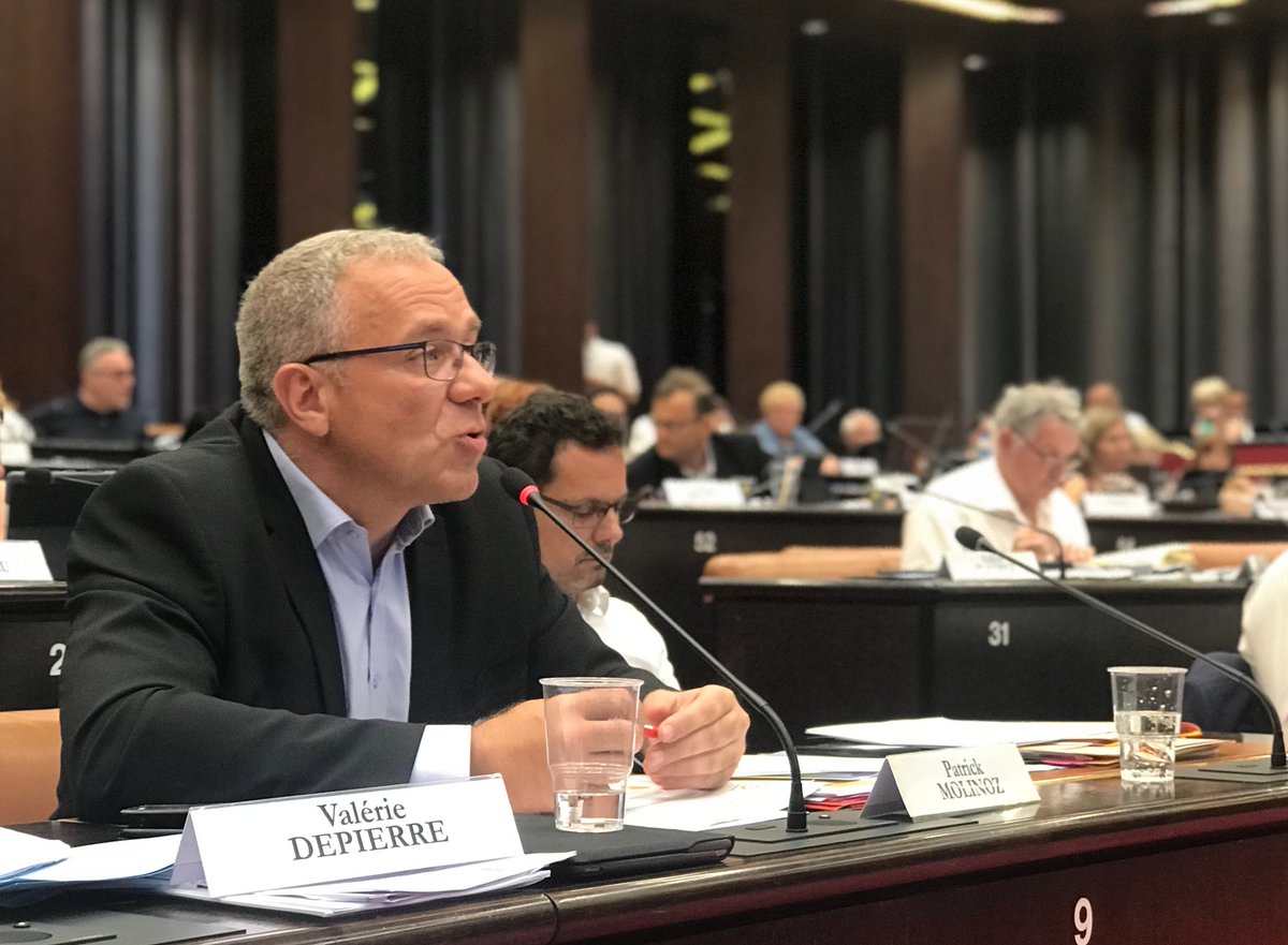 majorite_BFC's tweet photo. #SCORAN en @bfc_region :
📌soutien et accélération au développement des infrastructures du numérique sur toute la #BFC 
📌Organiser une culture de la données 

✅Objectif : 100% du territoire couvert en THD d’ici 2022
« Le numérique n’est pas réservé aux territoires urbains » https://t.co/Yno8o02Gx2