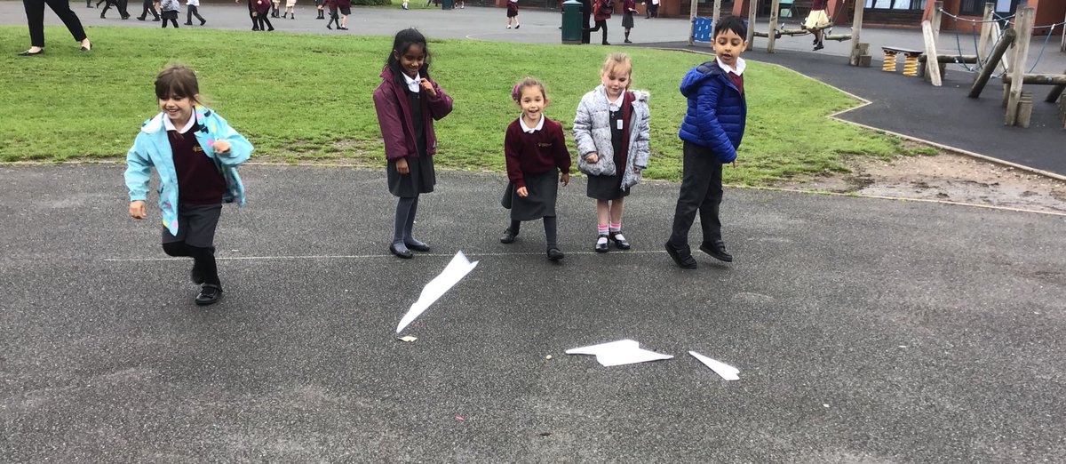 RD_fpa's tweet photo. Using everyday language to talk about distance. “Mine went the furthest” “This one is the closest to the line” “My aeroplane went even further than yours” https://t.co/Lekpay5Tz7