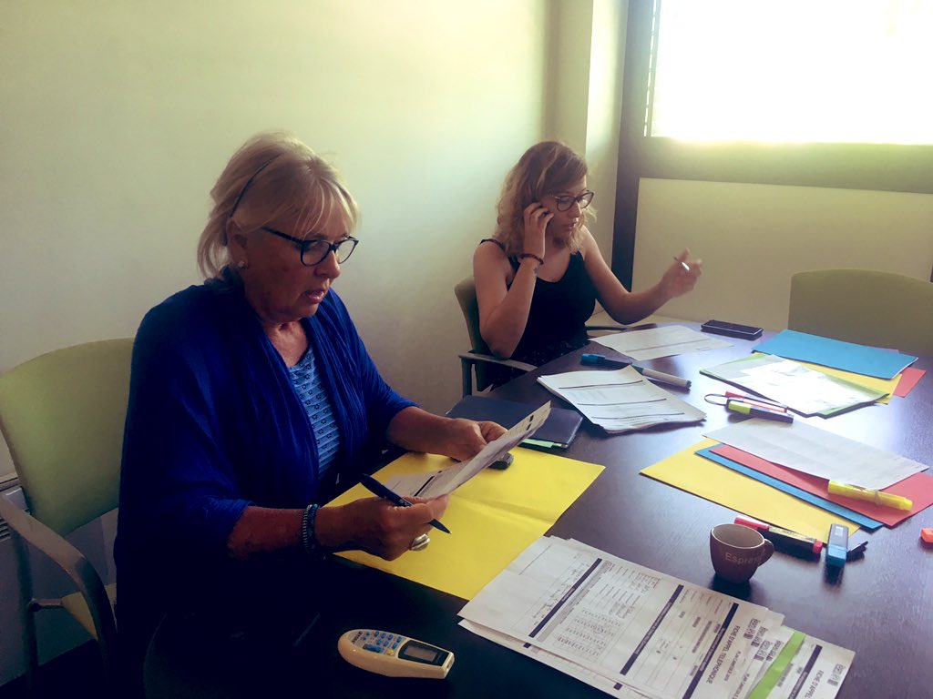 ReseauAPA's tweet photo. Reportage en cours à la cellule d’appel de Colmar : des salariés et bénévoles du #RéseauAPA contactent les personnes identifiées comme fragilisées, pour s’assurer que tout aille bien pendant les fortes chaleurs... #apamad #saad #canicule #alsace20 https://t.co/vNdKmYir8d