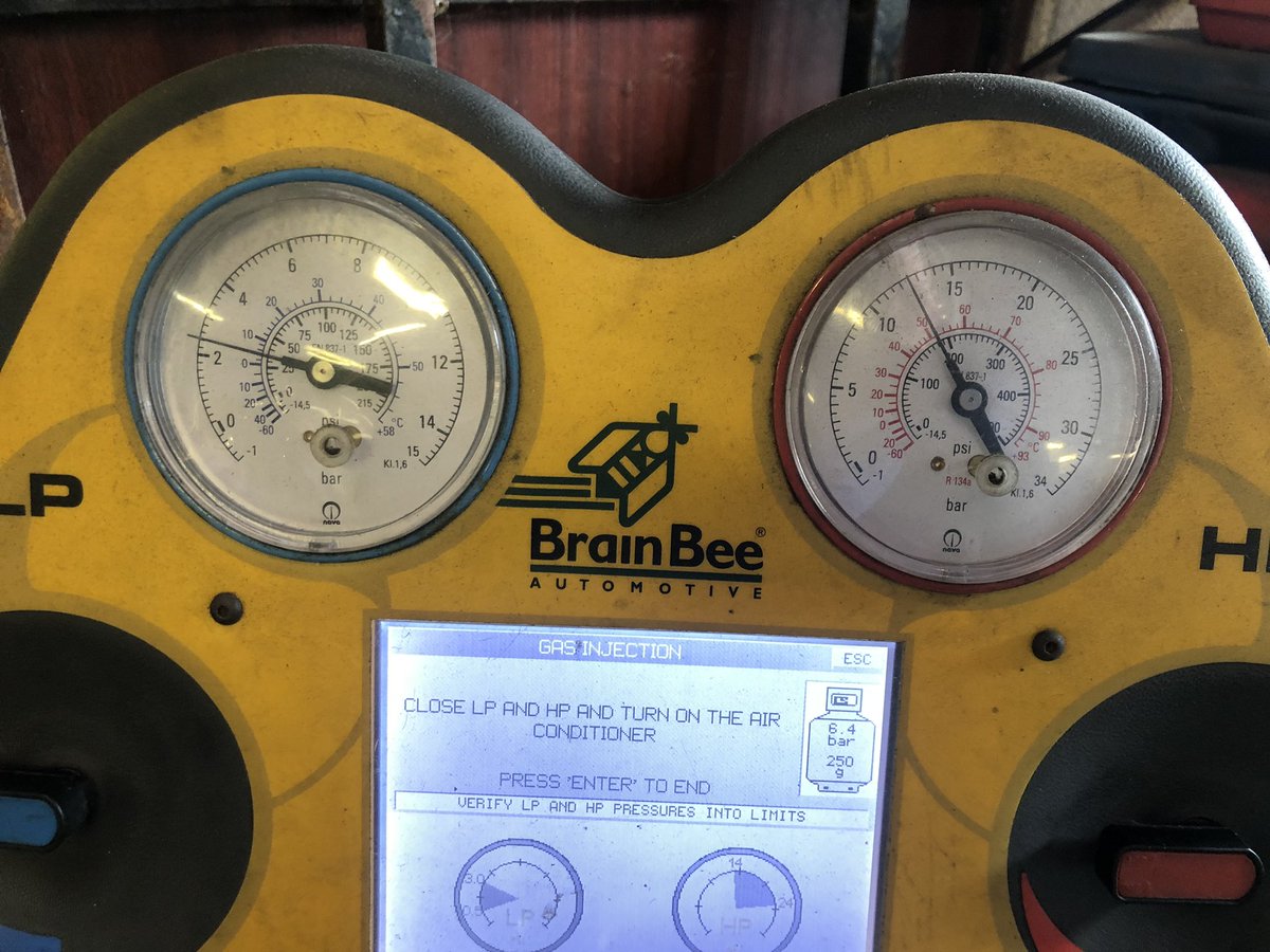 CobyAutos's tweet photo. Before and after pressures, when you car a/c is only half working, why not have it refilled and working at its best, in this weather 🌞🌞❄️❄️ https://t.co/E5uFf72WVg