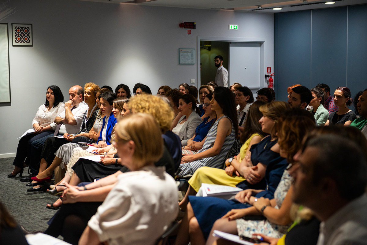 1/2 - On 26/06 @HMAFarnworth &amp; @maryasin_undp joined leaders from national, local govt &amp; parliament of #Armenia at <a href="/UNDPArmenia/">UNDP in Armenia</a>’s “#ThinkEQUAL Conversations” to discuss #womenempowerment as part of <a href="/JointGGF/">Joint GGF Fund</a>-funded #WomenInPolitics project.
#UKGGFArmenia #GoodGovernanceFund