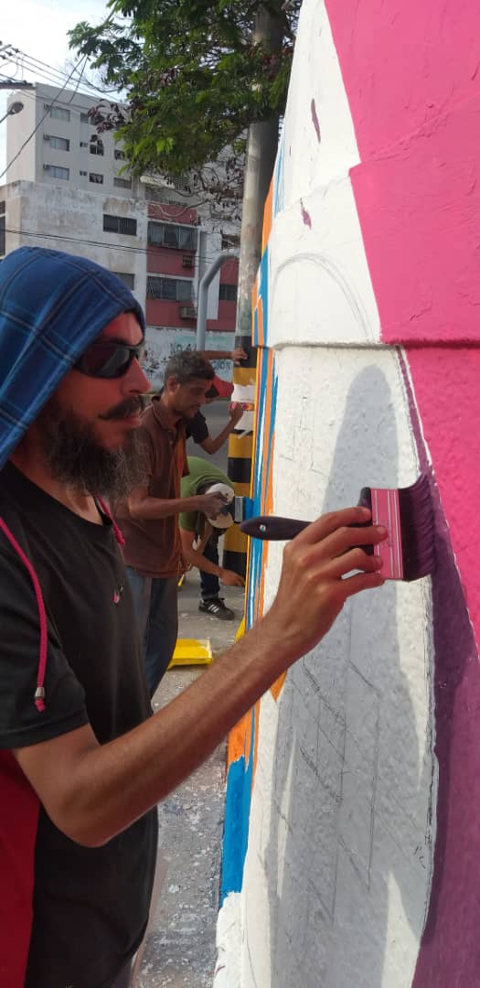 Accimente's tweet image. Paciencia, confianza y pulso...nuevo mural en #Maracaibo pintando junto a #elhornocolectivo
- #27Jun 
Mi ciudad es como #BettyLaFea (tranquilos)