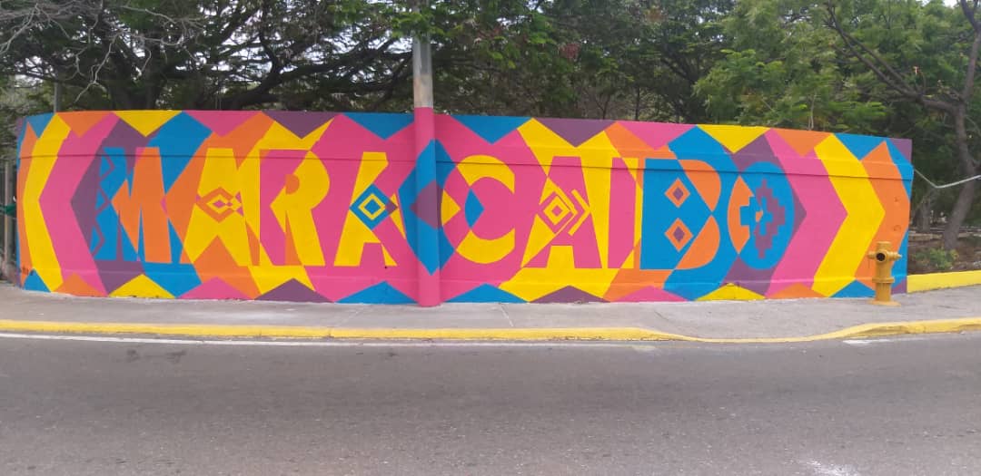 Accimente's tweet image. Paciencia, confianza y pulso...nuevo mural en #Maracaibo pintando junto a #elhornocolectivo
- #27Jun 
Mi ciudad es como #BettyLaFea (tranquilos)