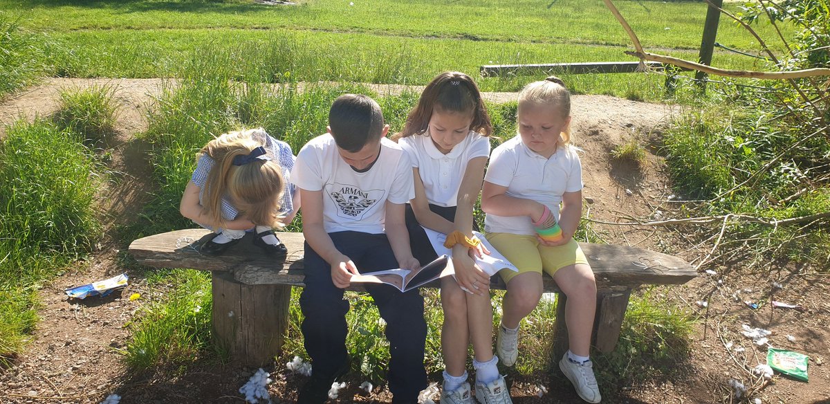 MrsPSmith7's tweet image. Primary 7 reading to their buddies in the sunshine.  They created their own stories and illustrations a lovely     goodbye gift.  
#literaty #buddies