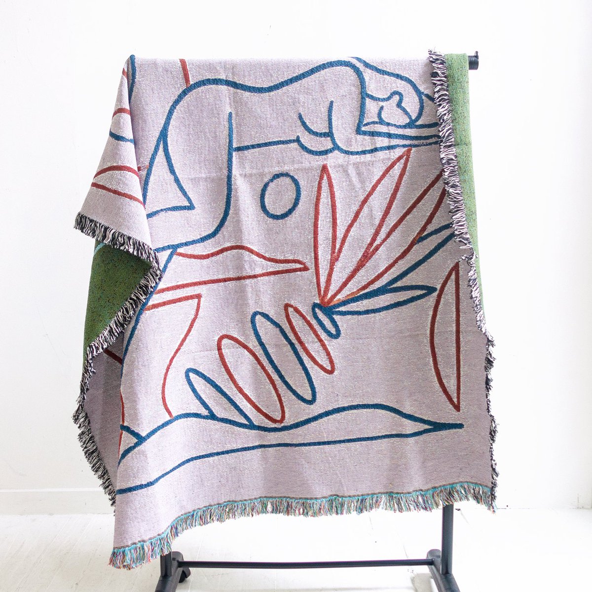 New throw! Limited edition, woven blanket. Support @trevorbasset 's tiny business and cop one. They are really good quality and pretty huge. 

https://t.co/88n7tm719B 